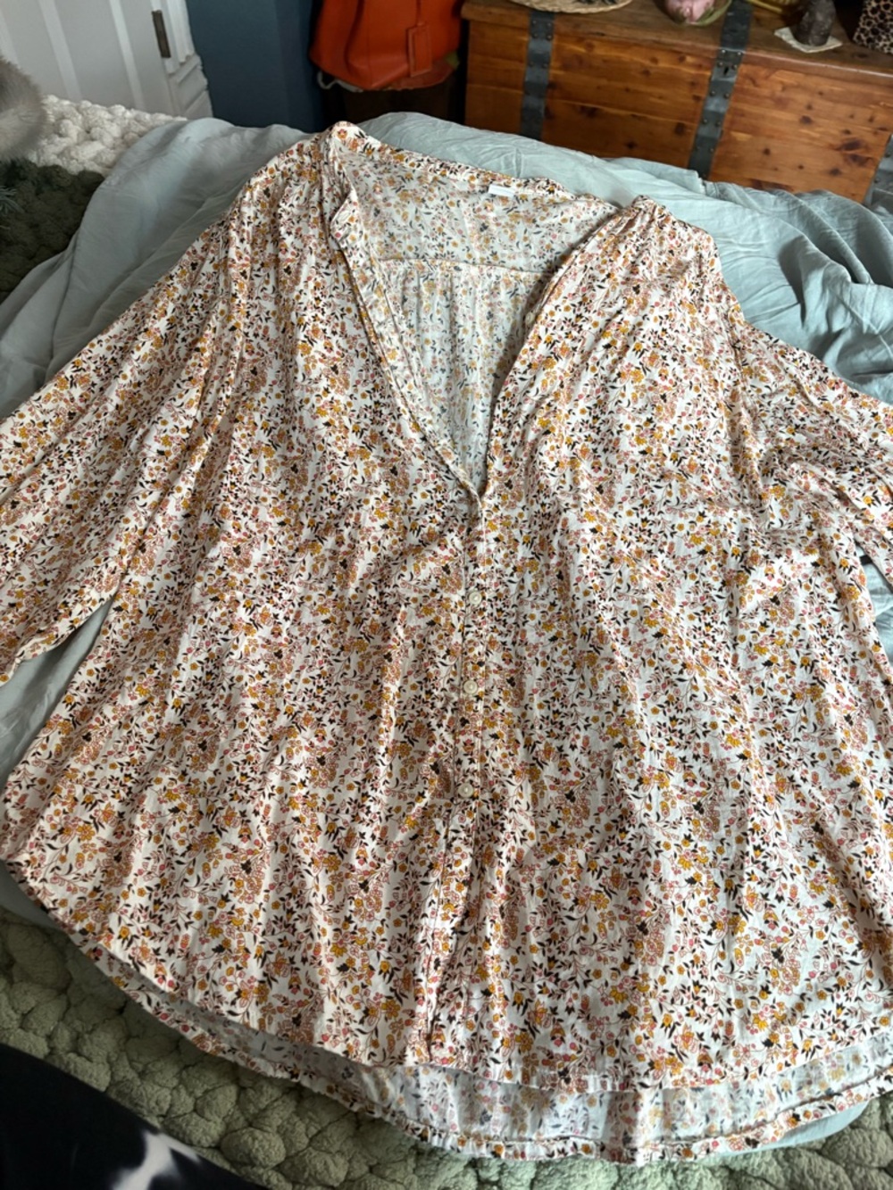 Old Navy Cream Floral V-Neck Long Sleeve Blouse